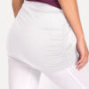 witte legging met wit rokje over de billen