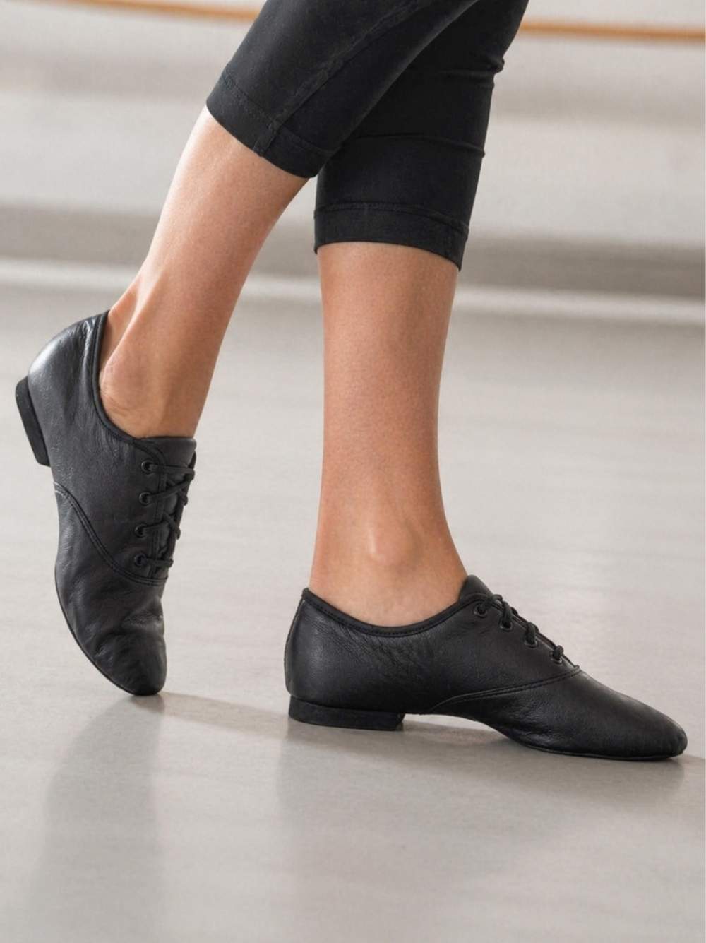 jazzschoenen laag oxford zwart op model