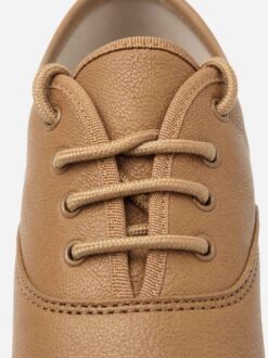 jazzschoenen-van-leer-in-huidskleur-oxford-detail