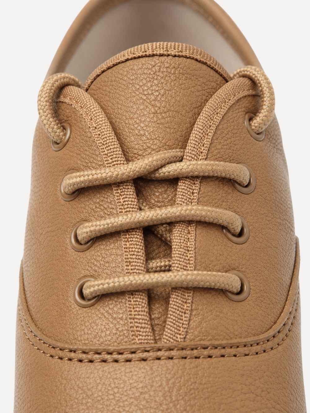 jazzschoenen-van-leer-in-huidskleur-oxford-detail