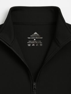 teamjasje teamjacket in zwart close-up heatprint
